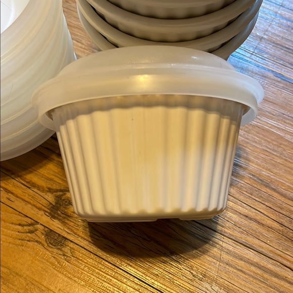 Tupperware White Cookware Set with Ridged Texture - Picture 2 of 6